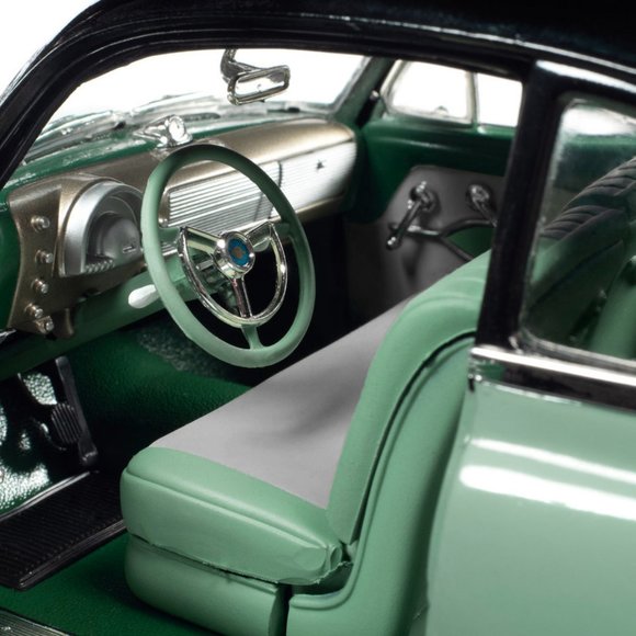 NIB Auto World Die-cast 1:18 1950 Oldsmobile Rocket 88 Alder Green - Picture 4 of 7